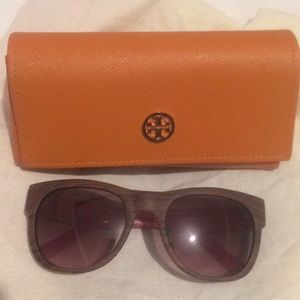 Tory Burch wood grain/pink sunglasses